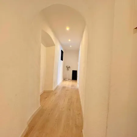 Lovely In The Old Town הל אין טירול